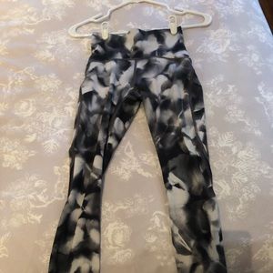 Lululemon wunder under luxtreme pant size 2